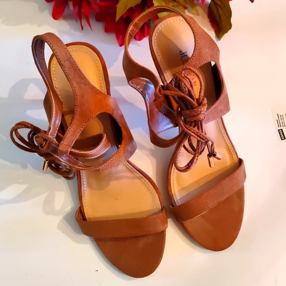 JustFab Reeta Heels - Picture 2 of 11